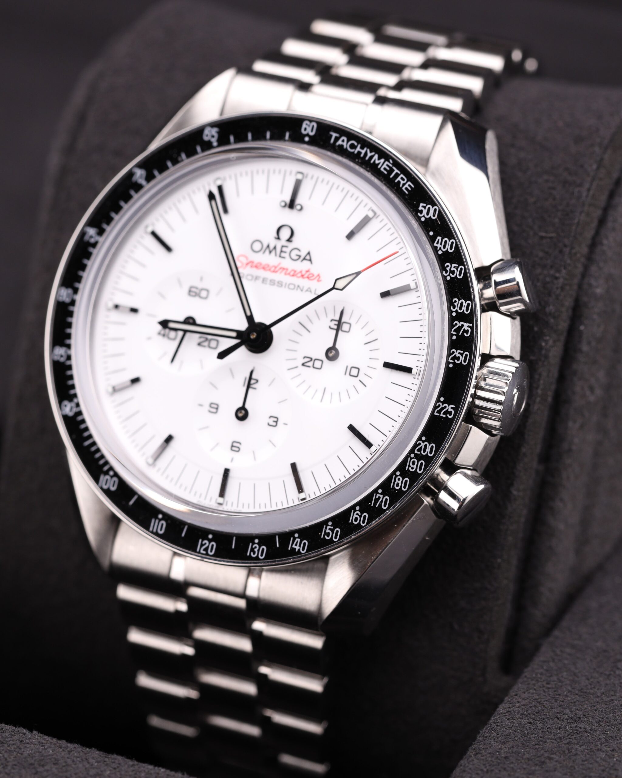 Vintage slim case men’s watch side view