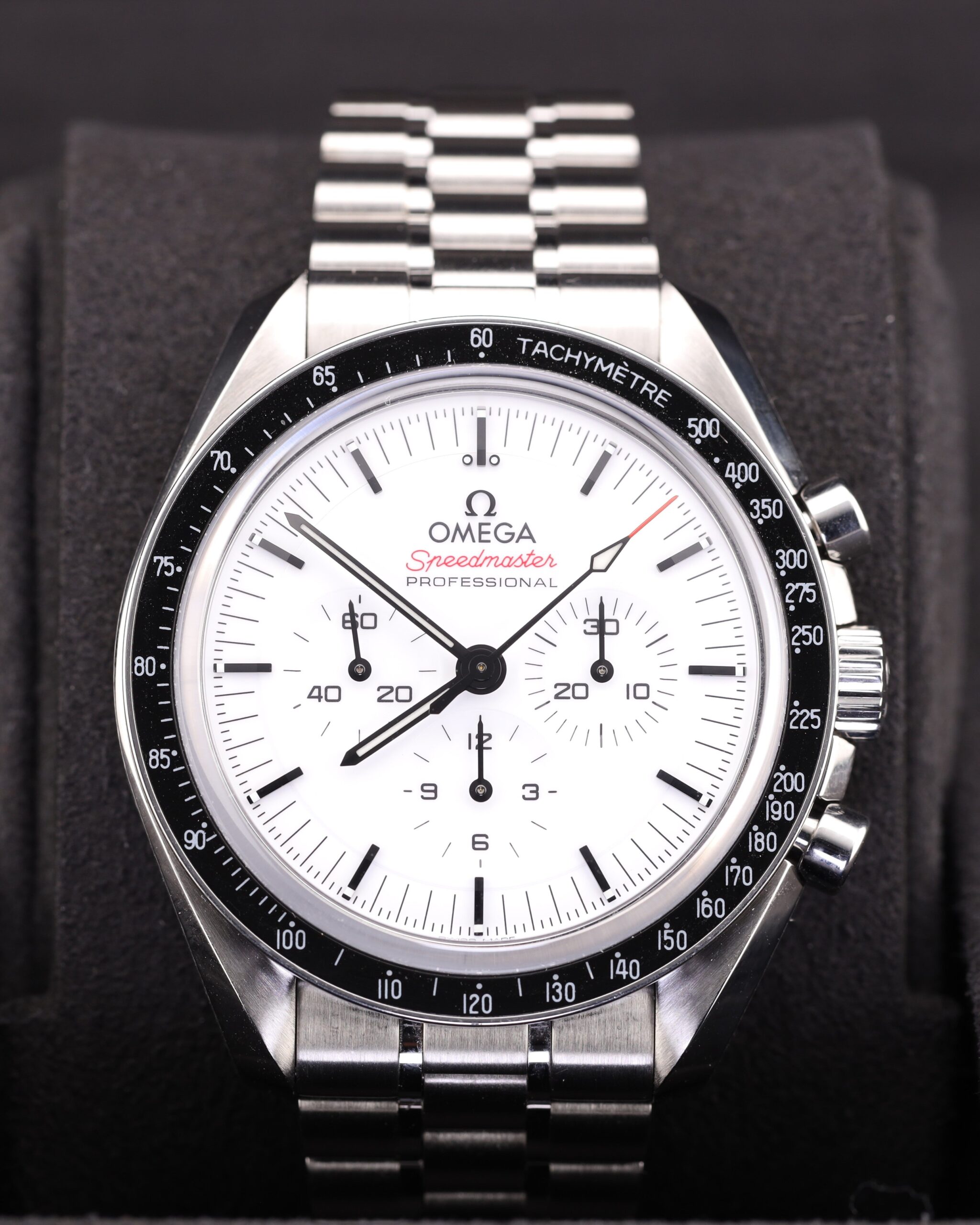 Vintage diver mechanical watch with black bezel
