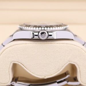 Pre-owned moonphase wrist watch display