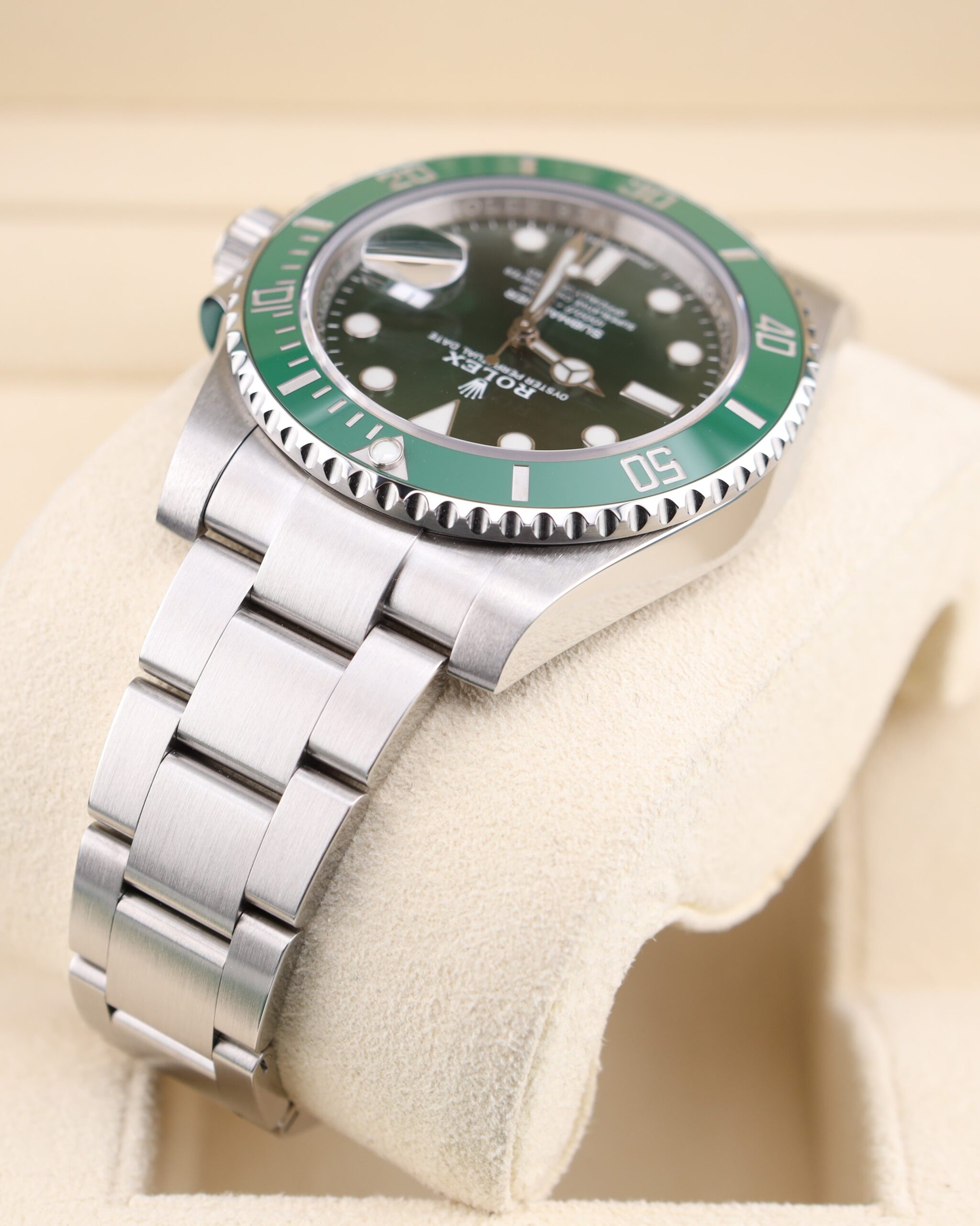 Men's vintage dress automatic watch dial