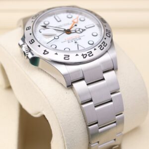 Vintage diver mechanical watch with bold dial