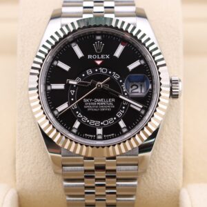 Vintage diver mechanical watch with bold dial