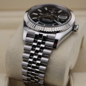 Men's vintage dress automatic watch with leather strap