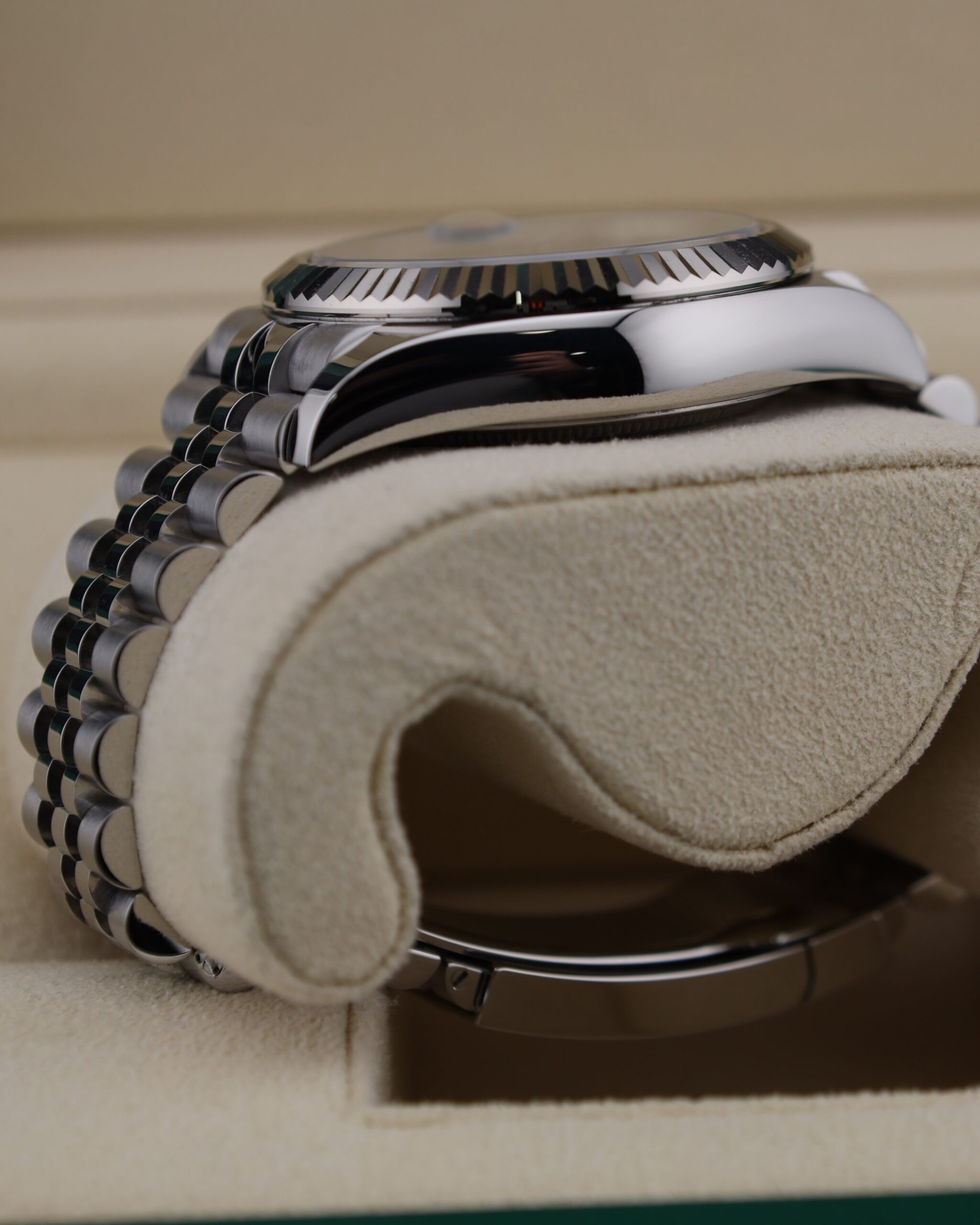Vintage slim case men’s automatic wristwatch
