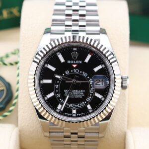 Vintage diver mechanical watch with rotating bezel