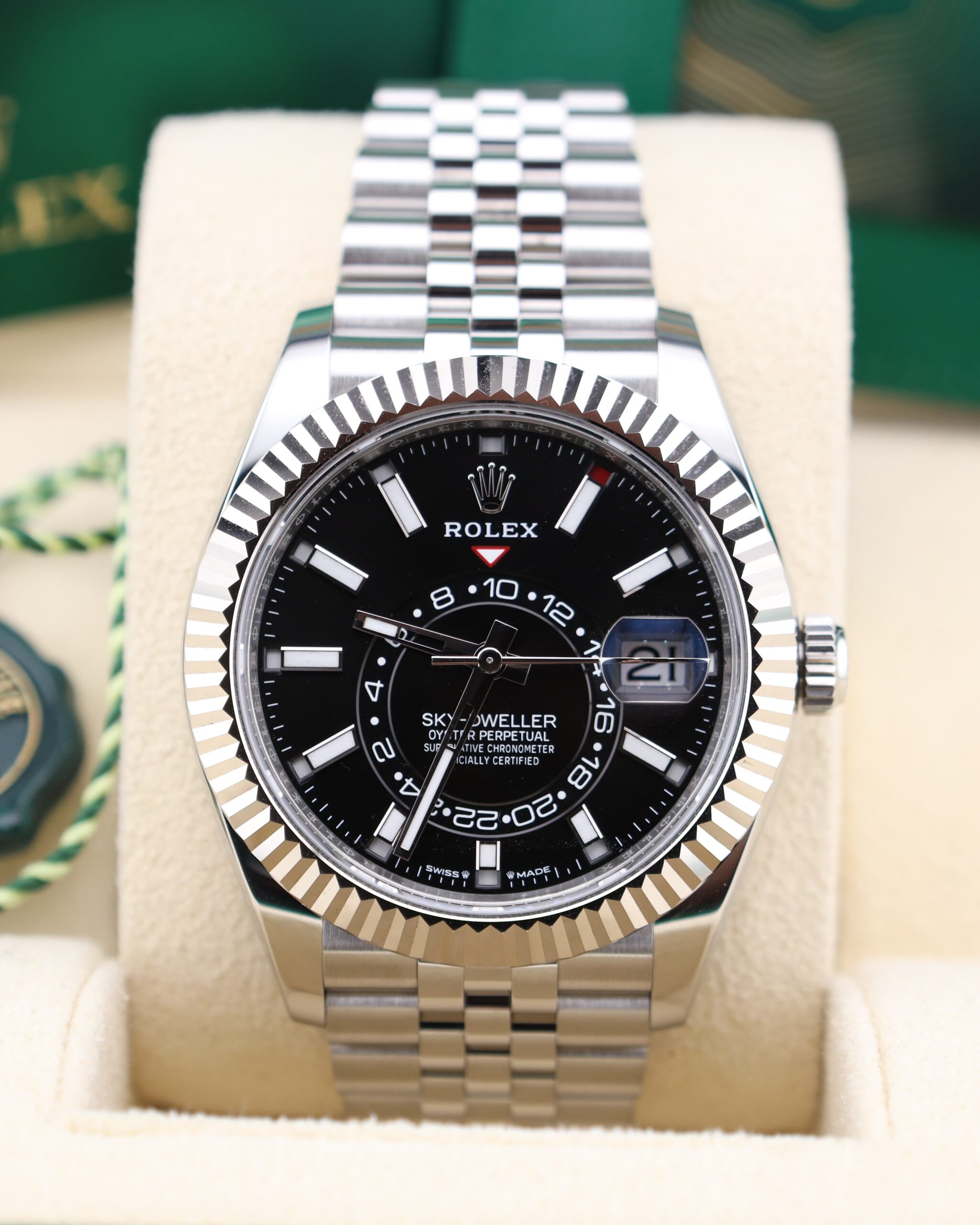 Vintage diver mechanical watch with rotating bezel