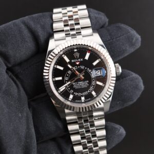 Classic pre-owned automatic dress watch