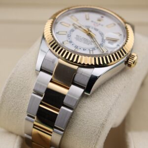 Vintage diver mechanical watch with black bezel
