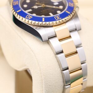 Vintage diver mechanical watch with black bezel