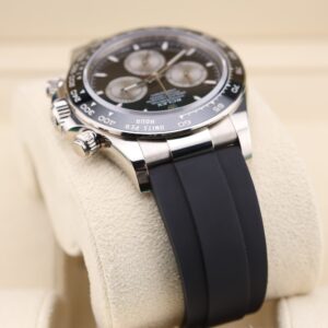 Vintage diver mechanical watch with black dial