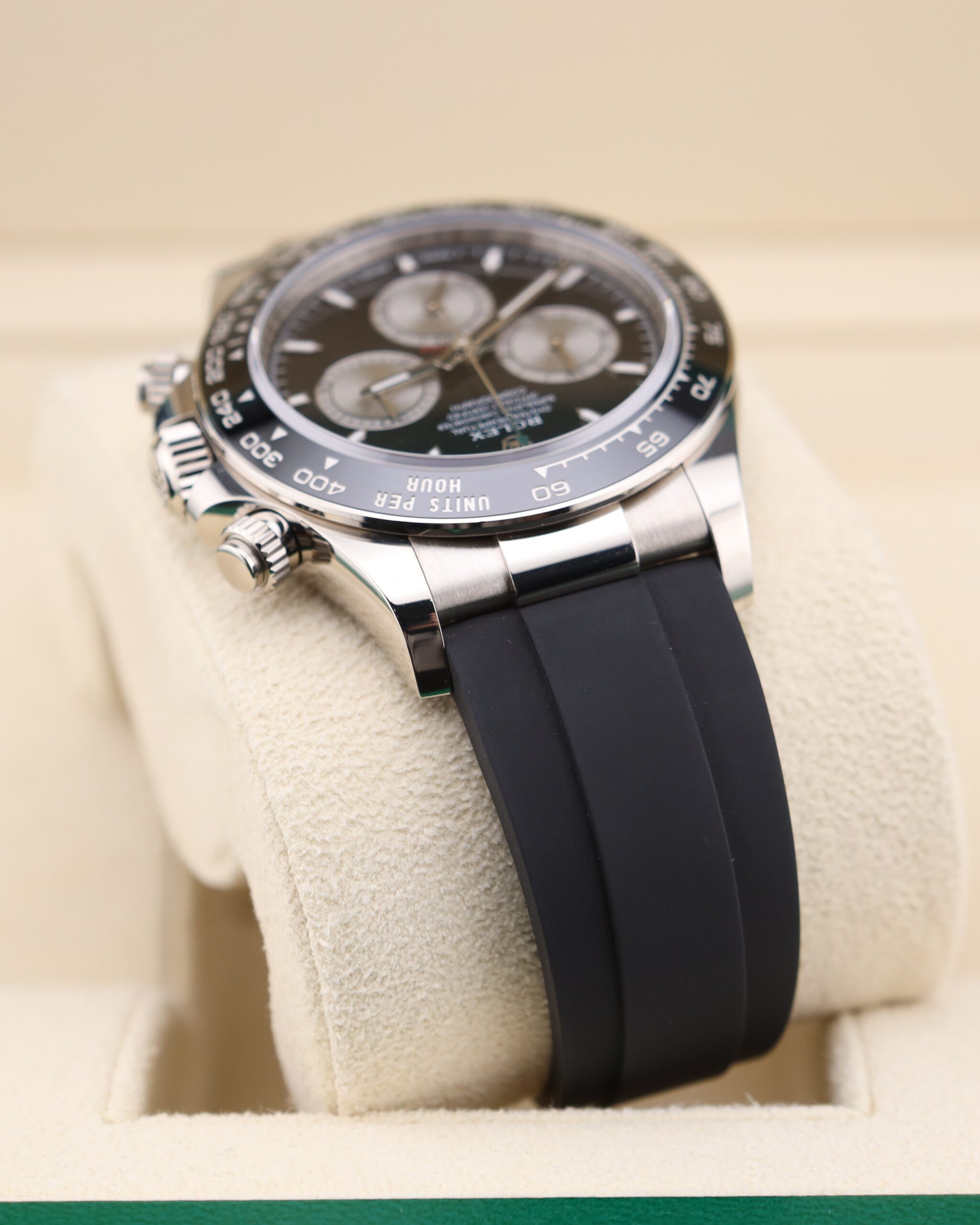 Vintage diver mechanical watch with black dial