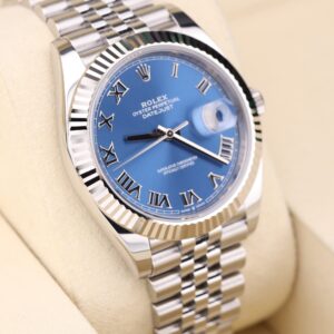 Vintage diver mechanical watch with rotating bezel