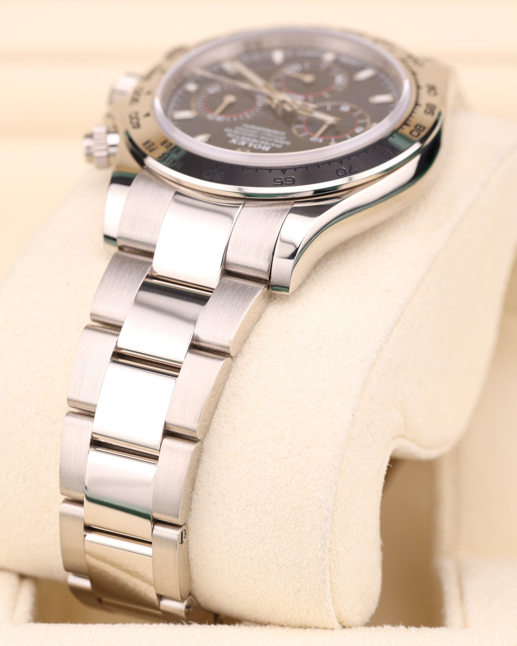 Vintage diver mechanical watch with black bezel