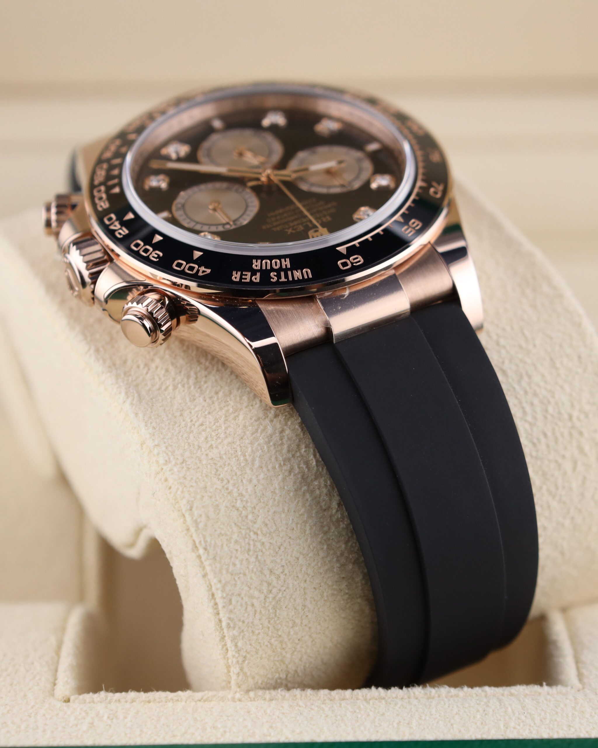 Vintage slim case men's watch profile