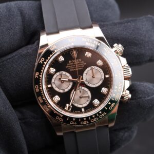 Vintage diver mechanical watch with bold bezel