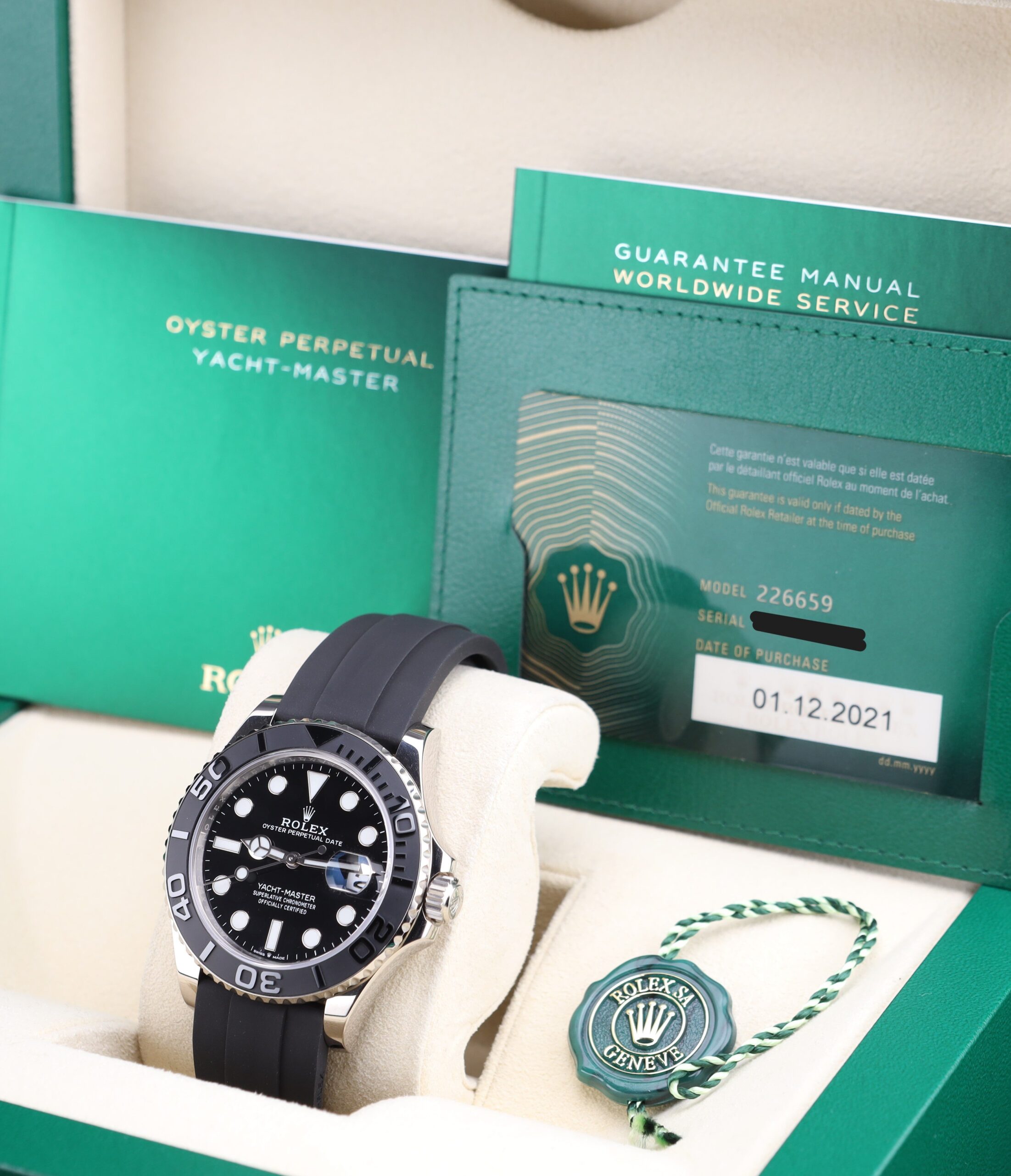 Vintage diver mechanical watch with black bezel
