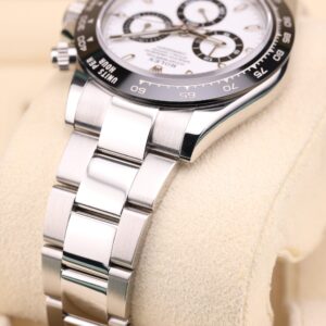 Vintage diver mechanical watch with bold dial