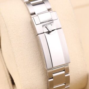 Men's vintage dress automatic watch profile