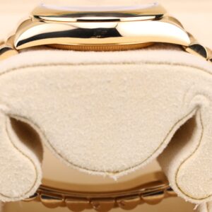 Slim case ladies dress watch