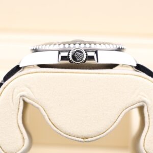 Men's vintage dress automatic watch with leather strap