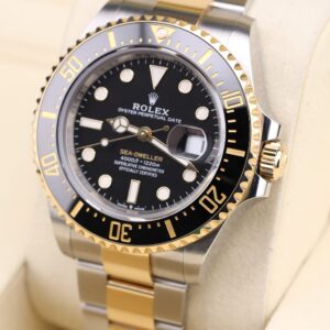 Vintage diver mechanical watch with rotating bezel