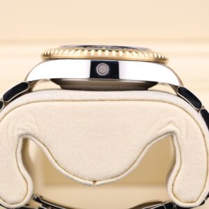 Vintage diver mechanical watch with black bezel
