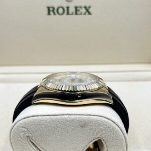 Vintage diver mechanical watch with rotating bezel
