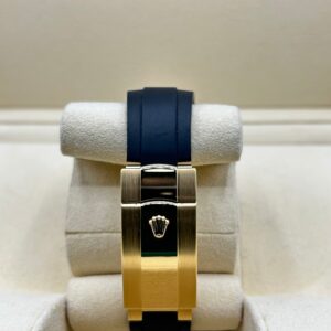 Pre-owned automatic dress watch with leather strap