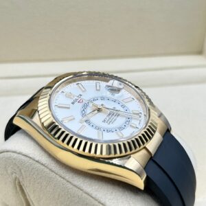 Classic pre-owned automatic dress watch