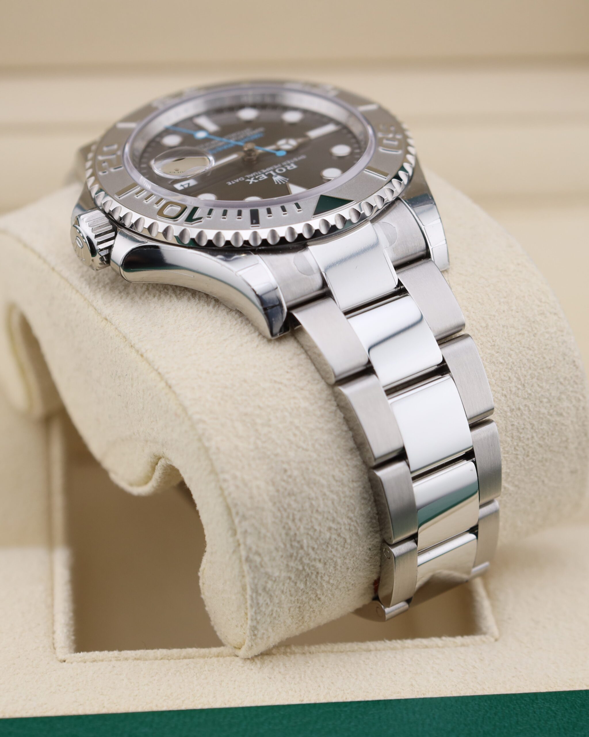 Men's vintage dress automatic watch in leather strap