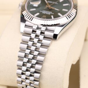 Vintage diver mechanical watch with black bezel