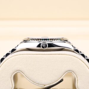Men's vintage automatic dress watch with leather strap