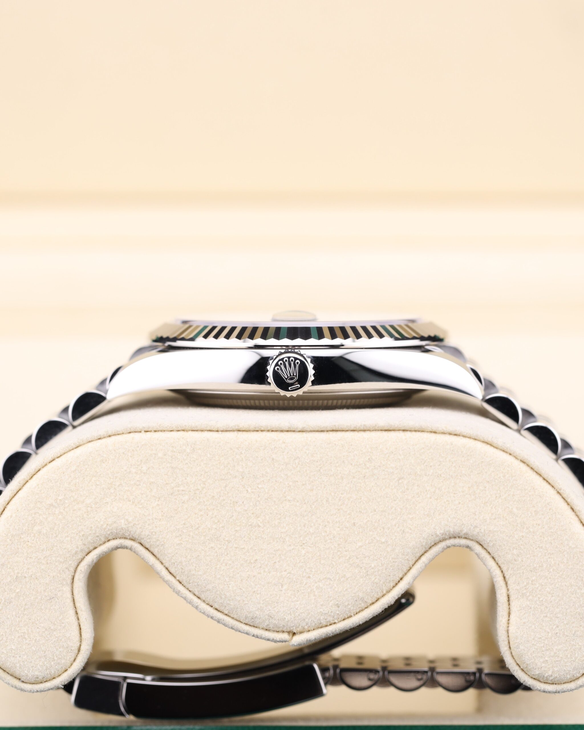 Men's vintage automatic dress watch with leather strap