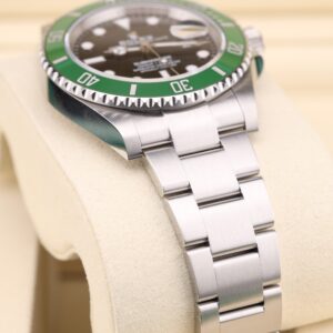 Vintage slim case men’s watch with simple dial