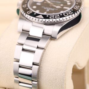 Vintage diver mechanical watch with black dial
