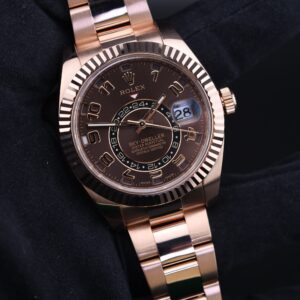 Vintage diver mechanical watch with bold bezel