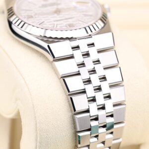 Vintage diver mechanical watch with black bezel