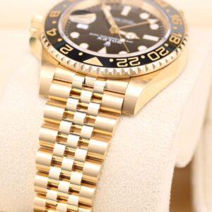 Vintage diver mechanical watch with rotating bezel