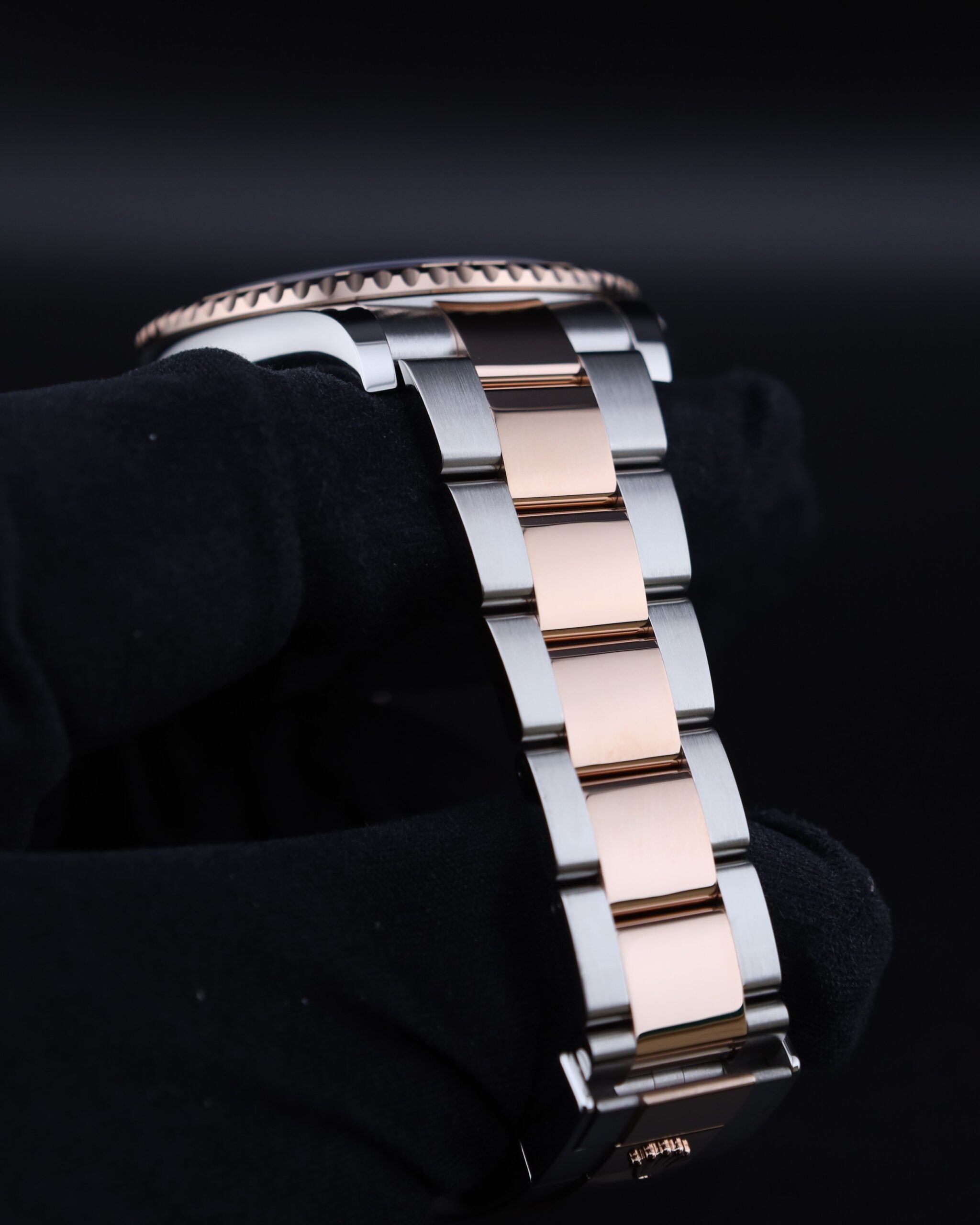 Vintage diver mechanical watch with black bezel