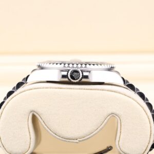 Pre-owned moonphase wrist watch
