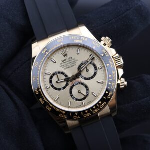 Vintage diver mechanical watch with black bezel
