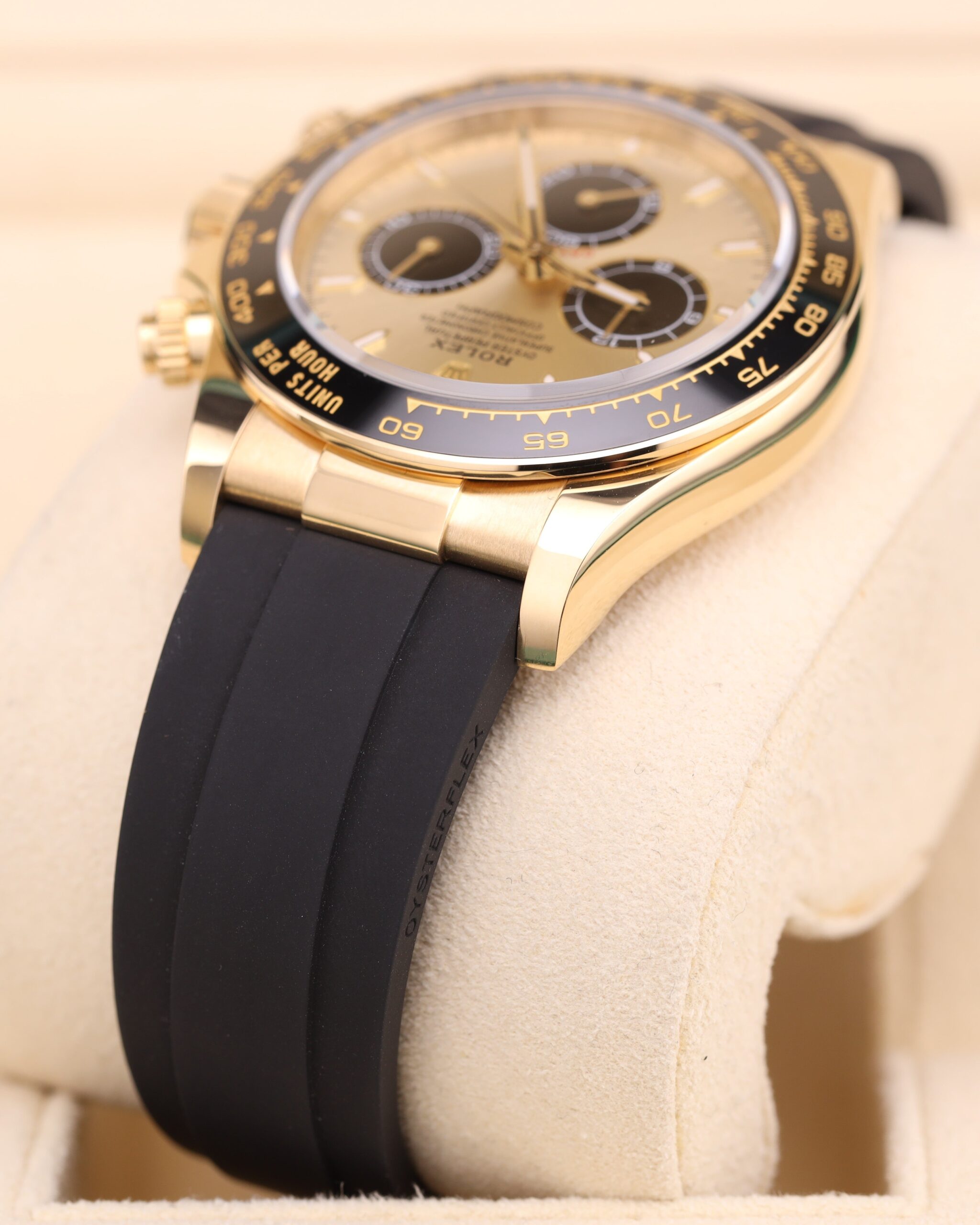 Elegant pre-owned automatic dress watch