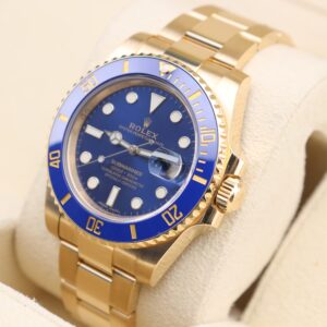 Vintage diver mechanical watch with rotating bezel