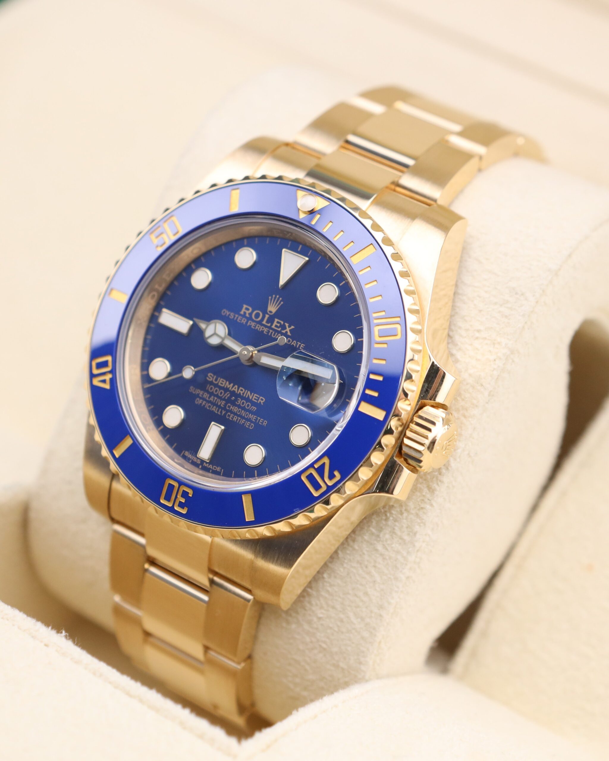 Vintage diver mechanical watch with rotating bezel