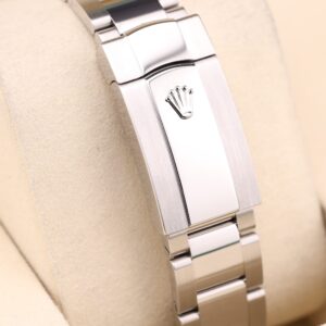 Men's vintage dress automatic watch on leather strap
