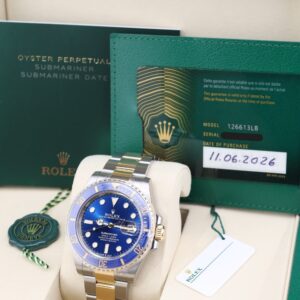 Vintage diver mechanical watch with bold dial