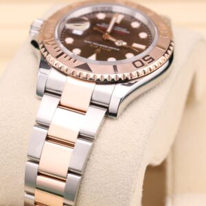 Vintage diver mechanical watch with black bezel