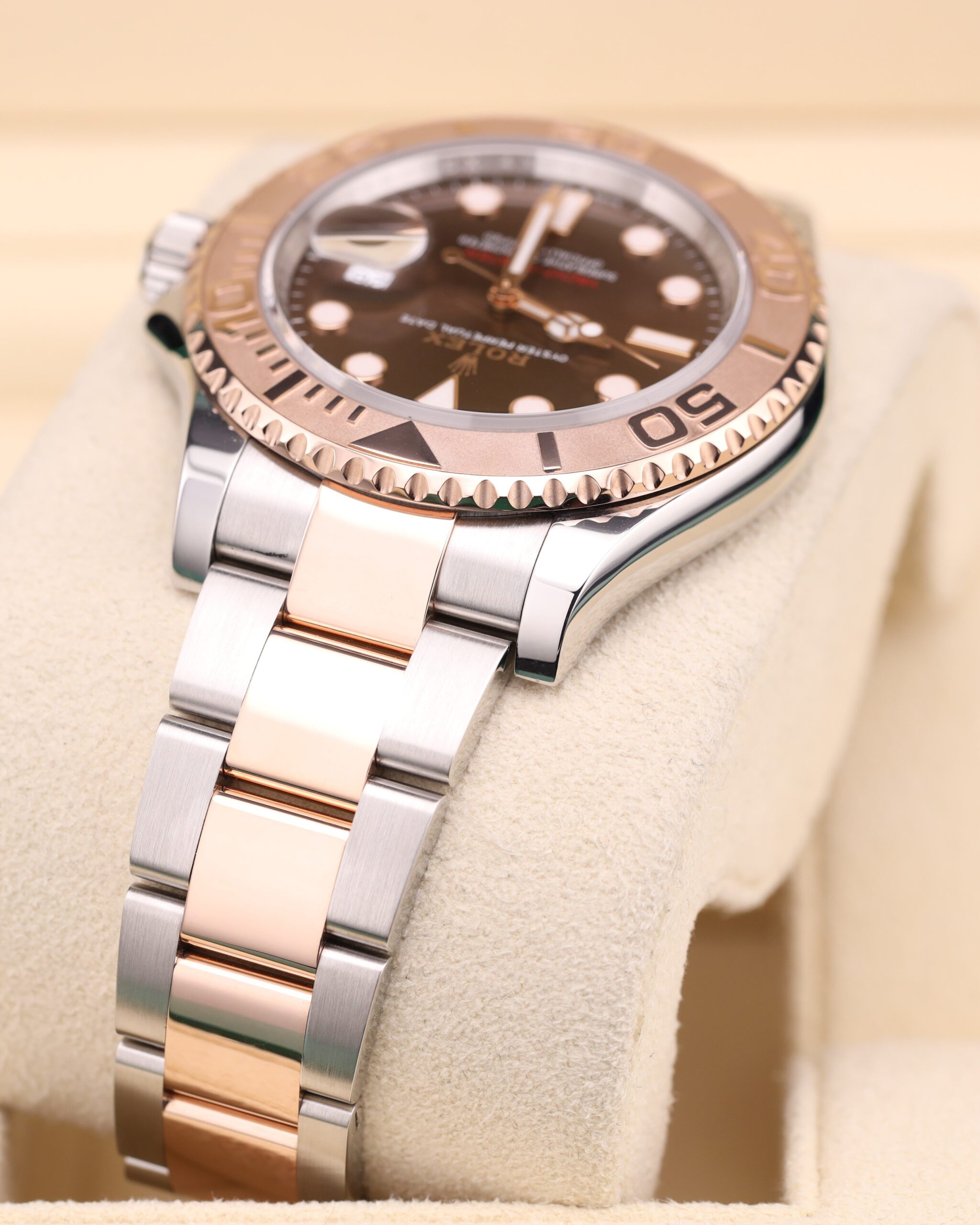 Vintage diver mechanical watch with black bezel