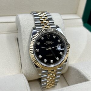 Vintage diver mechanical watch with bold dial