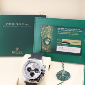 Vintage slim case men watch on leather strap